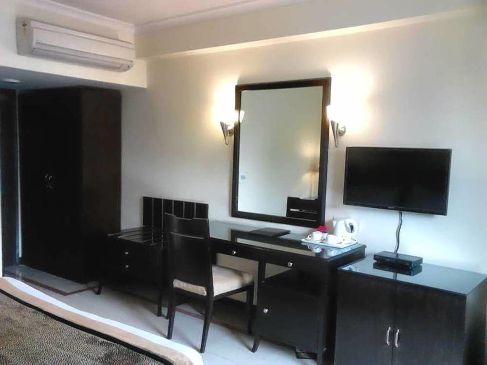 The Bmk Hotel New Delhi Exterior photo